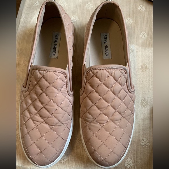 Excellent condition, gently used Steve Madden Flats - Picture 1 of 3